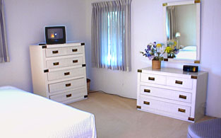 116-peppertree-bedroom1