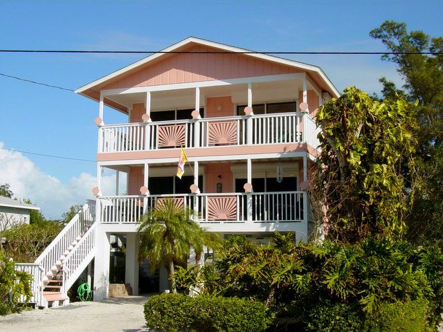 776 North Shore - Front